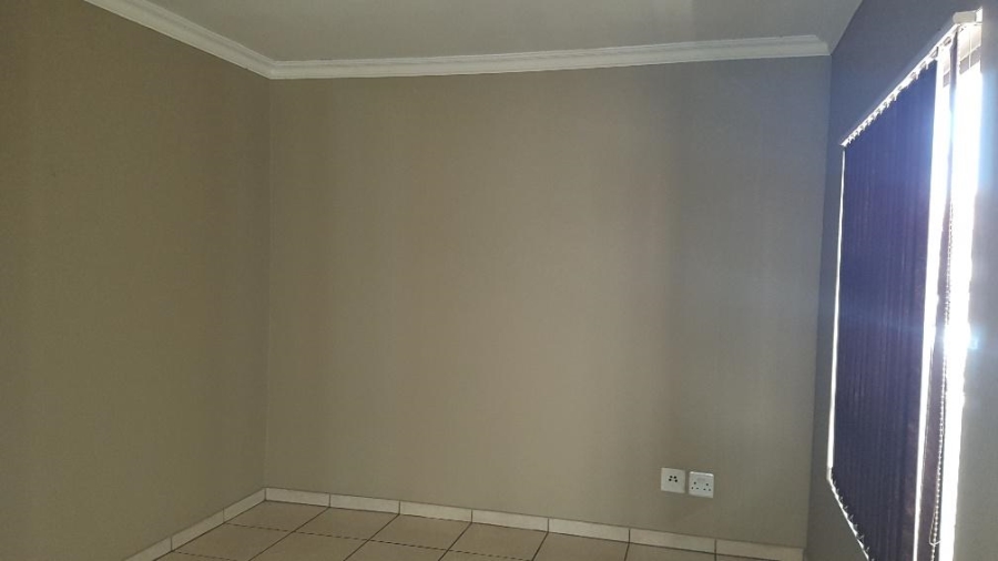 To Let 2 Bedroom Property for Rent in Dunnottar Gauteng