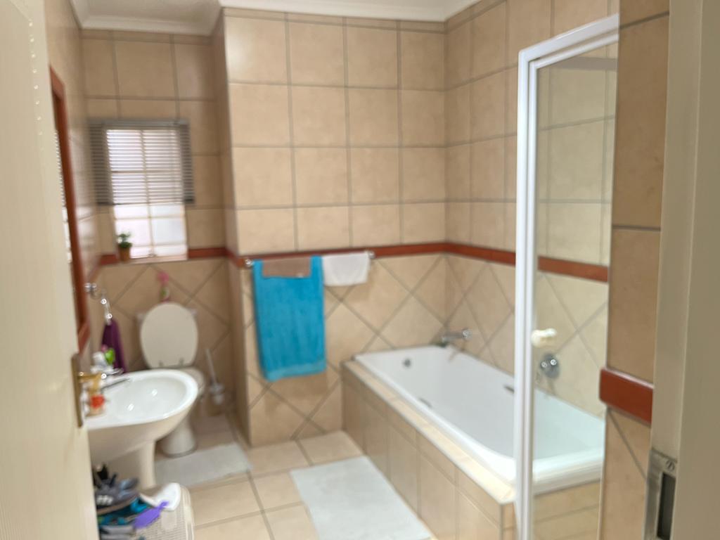 3 Bedroom Property for Sale in Thatchfield Close Gauteng