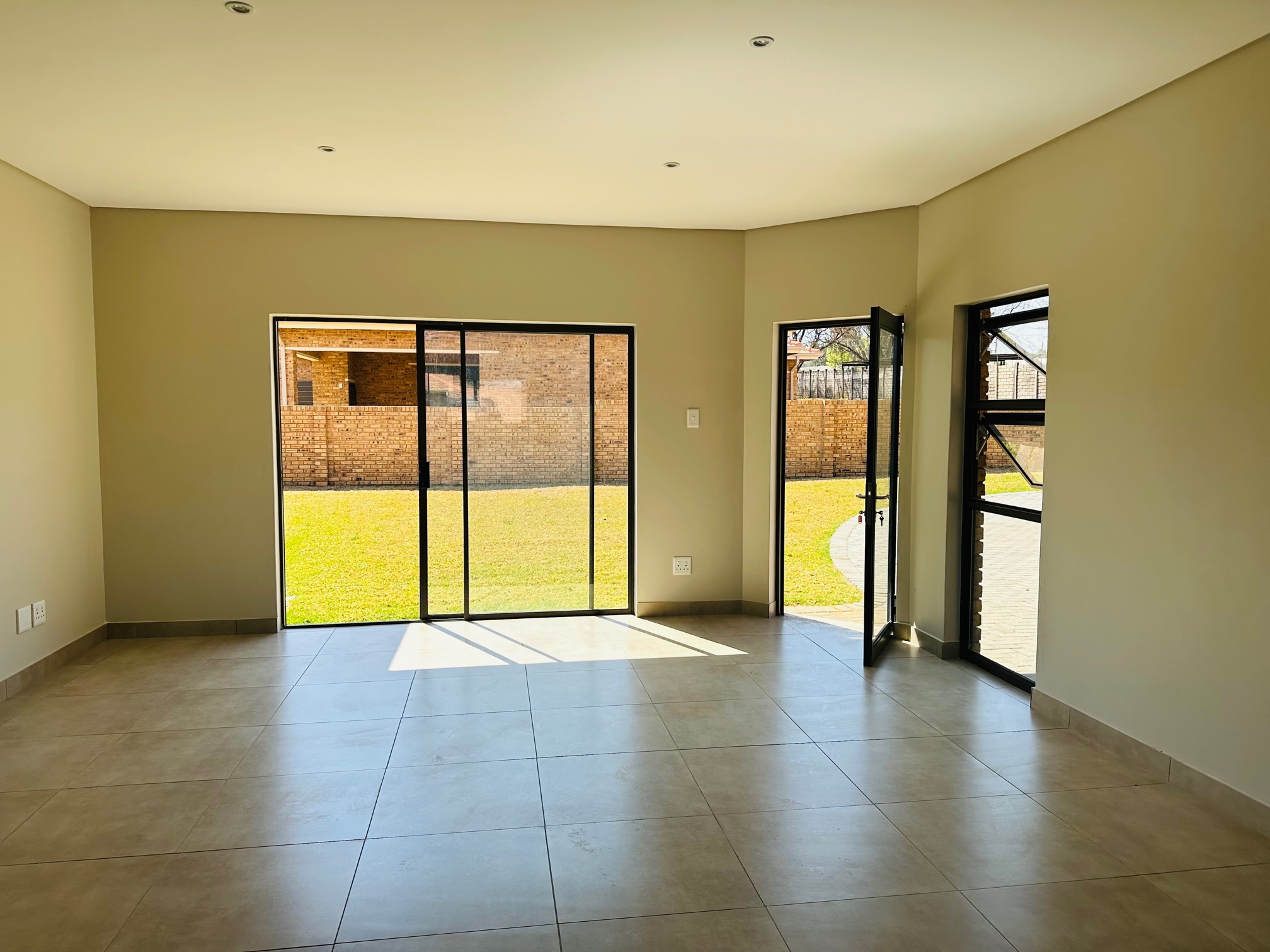 2 Bedroom Property for Sale in Mantevrede Gauteng