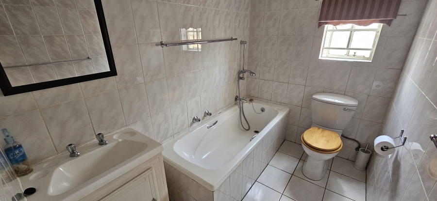 2 Bedroom Property for Sale in New Redruth Gauteng