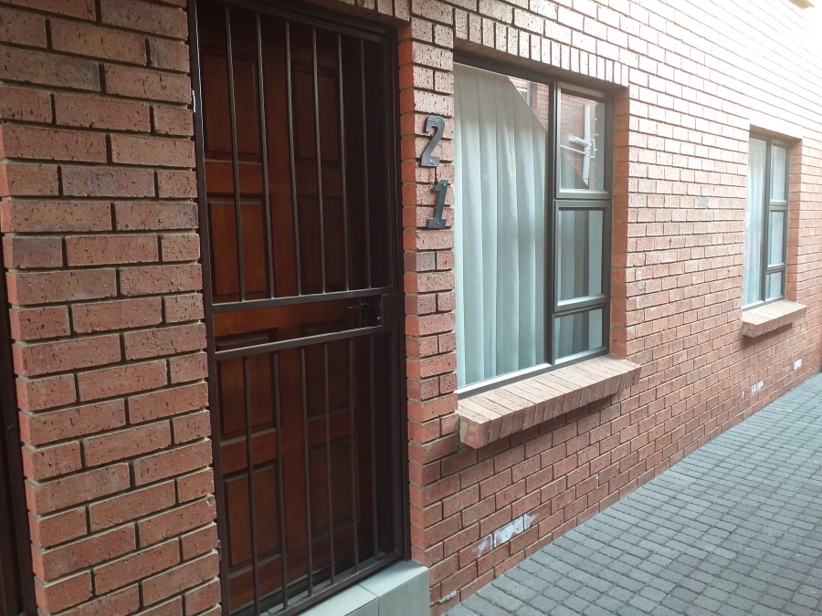 2 Bedroom Property for Sale in Albertsdal Gauteng