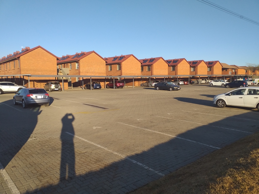 2 Bedroom Property for Sale in Albertsdal Gauteng