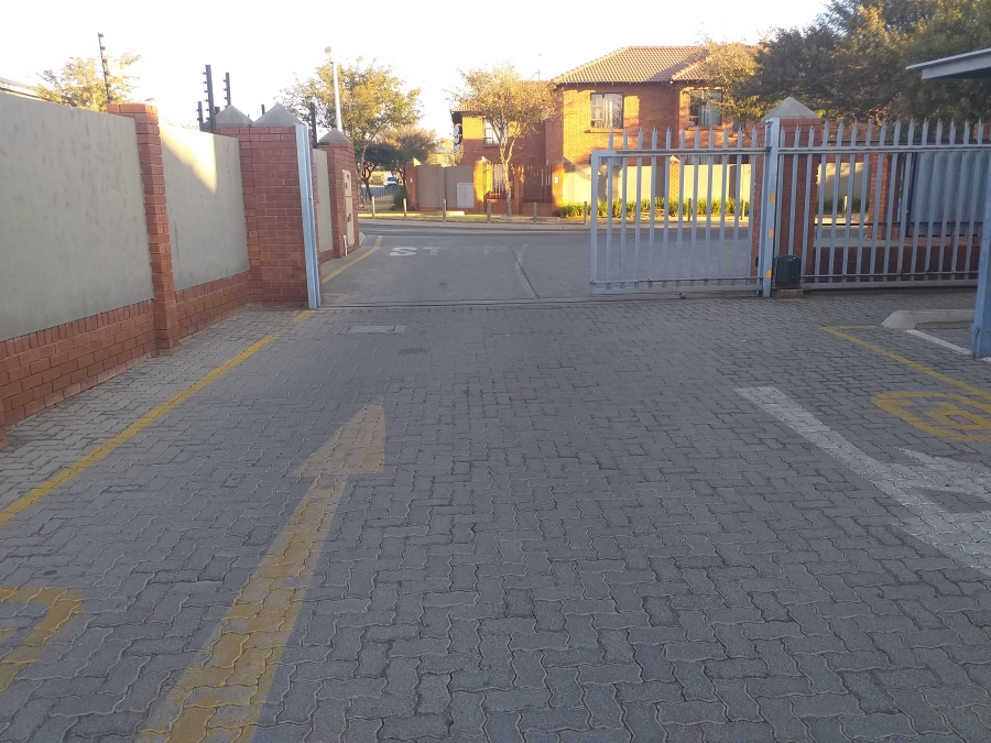 2 Bedroom Property for Sale in Albertsdal Gauteng