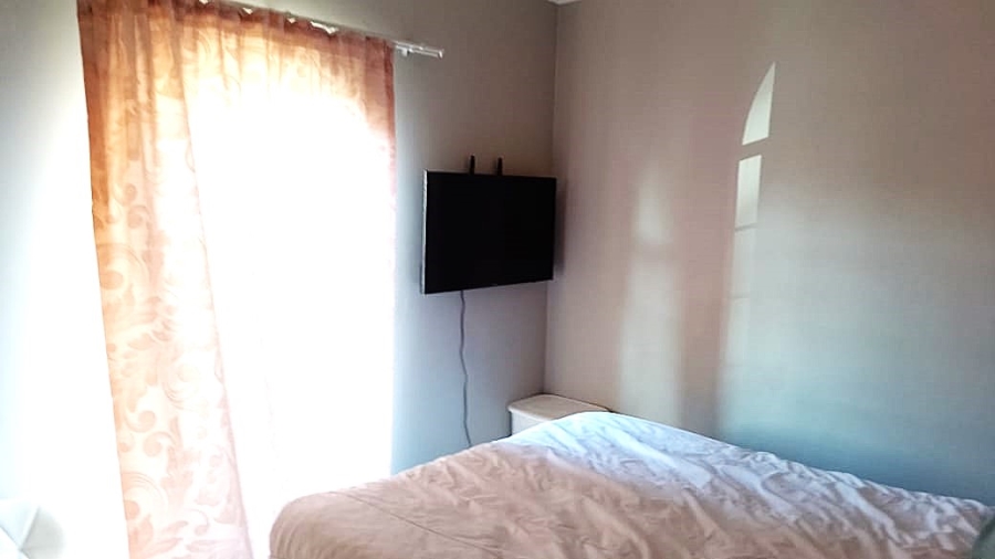 2 Bedroom Property for Sale in Monavoni Gauteng