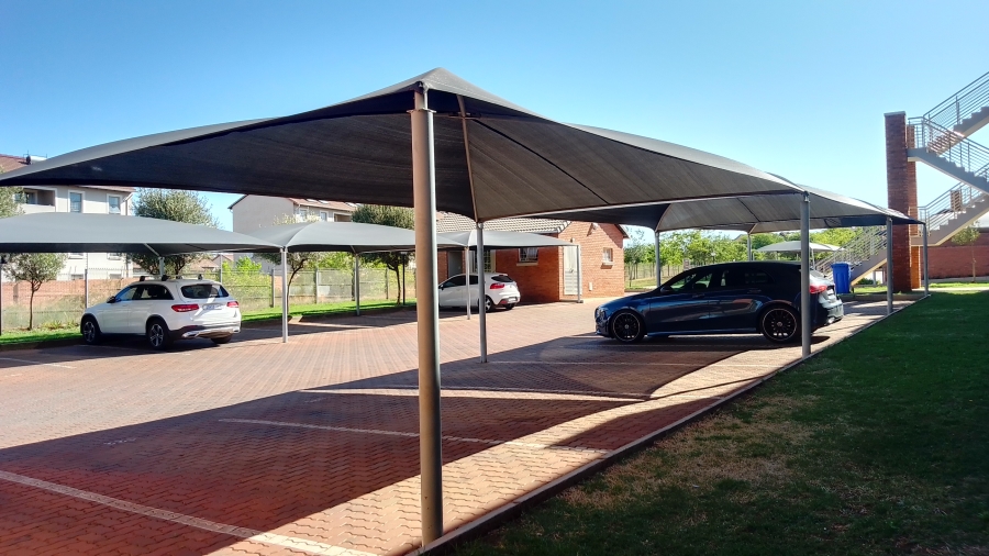 2 Bedroom Property for Sale in Monavoni Gauteng