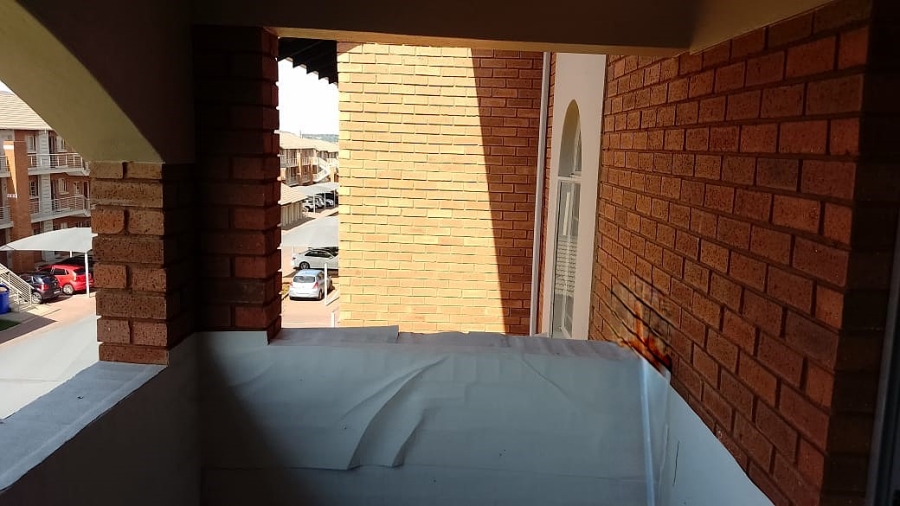 2 Bedroom Property for Sale in Monavoni Gauteng