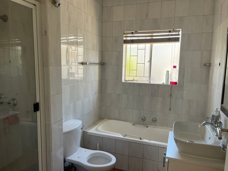 3 Bedroom Property for Sale in Oakdene Gauteng