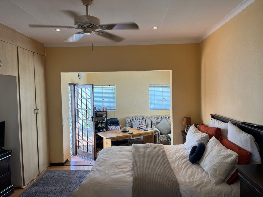 3 Bedroom Property for Sale in Oakdene Gauteng