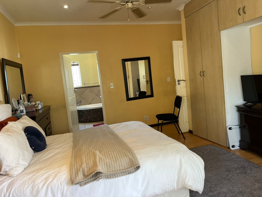 3 Bedroom Property for Sale in Oakdene Gauteng