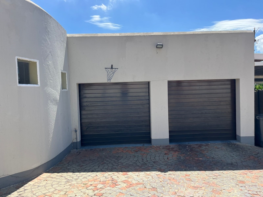 3 Bedroom Property for Sale in Oakdene Gauteng