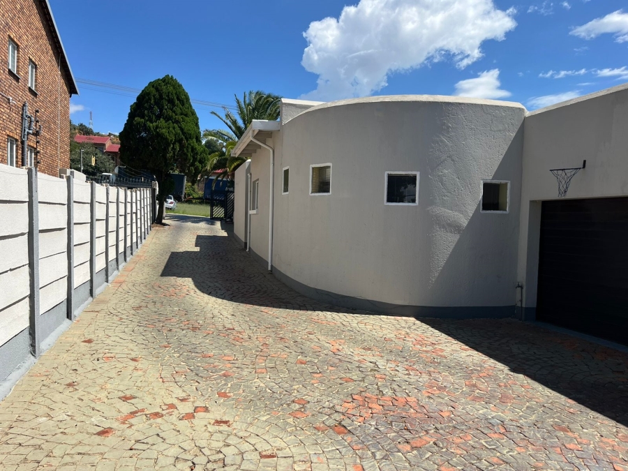 3 Bedroom Property for Sale in Oakdene Gauteng