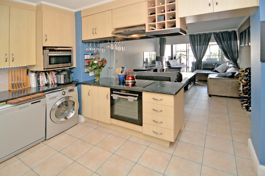 2 Bedroom Property for Sale in Hurlingham Gauteng