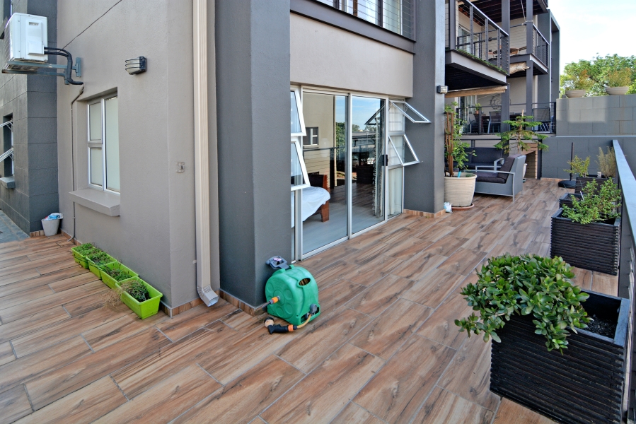2 Bedroom Property for Sale in Hurlingham Gauteng