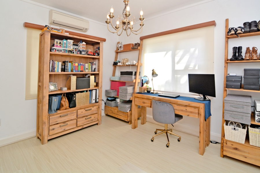 2 Bedroom Property for Sale in Hurlingham Gauteng