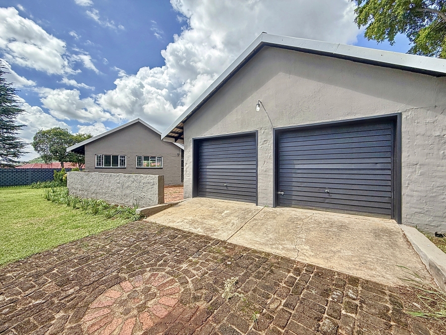 4 Bedroom Property for Sale in Faerie Glen Gauteng