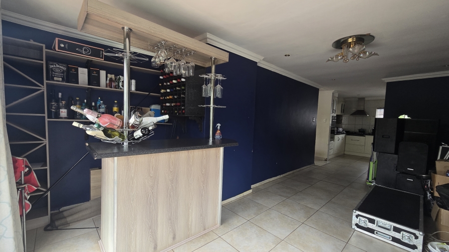 5 Bedroom Property for Sale in Garsfontein Gauteng