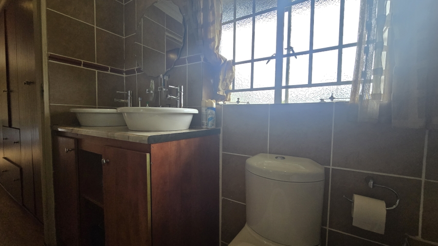 5 Bedroom Property for Sale in Garsfontein Gauteng