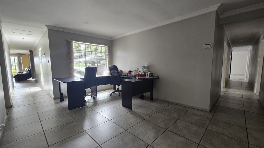 5 Bedroom Property for Sale in Garsfontein Gauteng