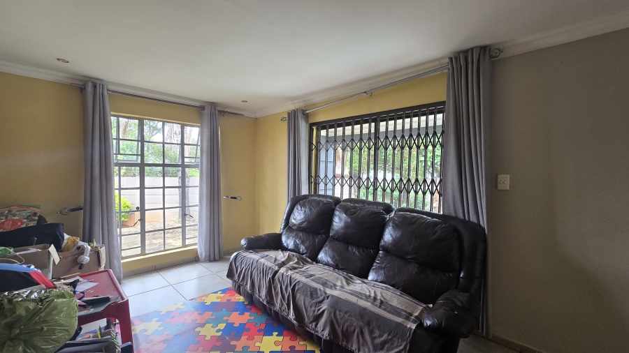 5 Bedroom Property for Sale in Garsfontein Gauteng