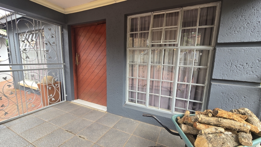 5 Bedroom Property for Sale in Garsfontein Gauteng