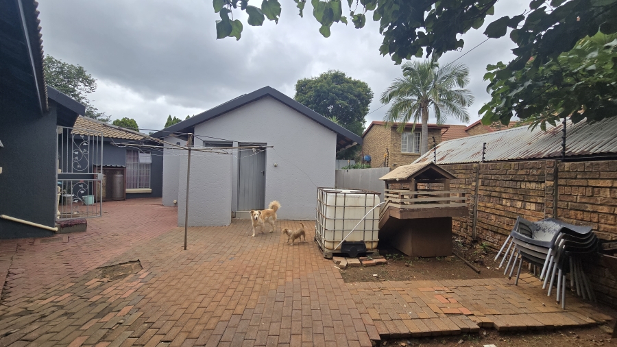 5 Bedroom Property for Sale in Garsfontein Gauteng