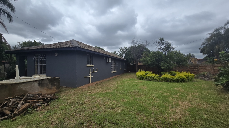 5 Bedroom Property for Sale in Garsfontein Gauteng