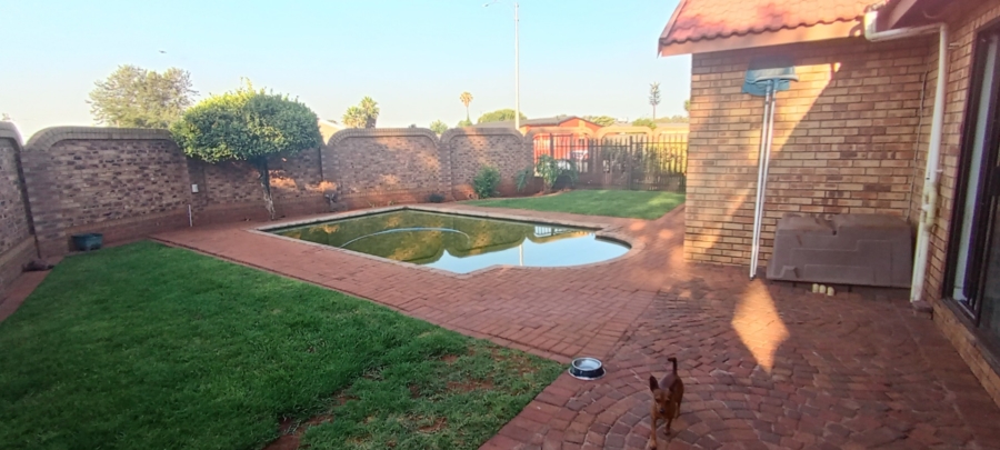 3 Bedroom Property for Sale in Edelweiss Gauteng