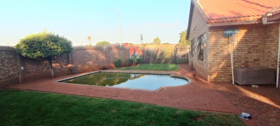 3 Bedroom Property for Sale in Edelweiss Gauteng