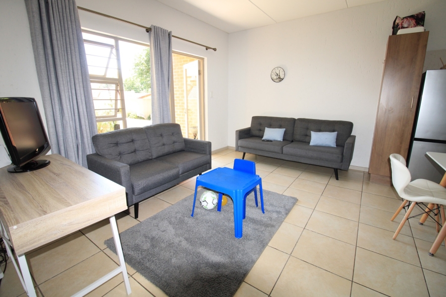 To Let 2 Bedroom Property for Rent in Lonehill Gauteng