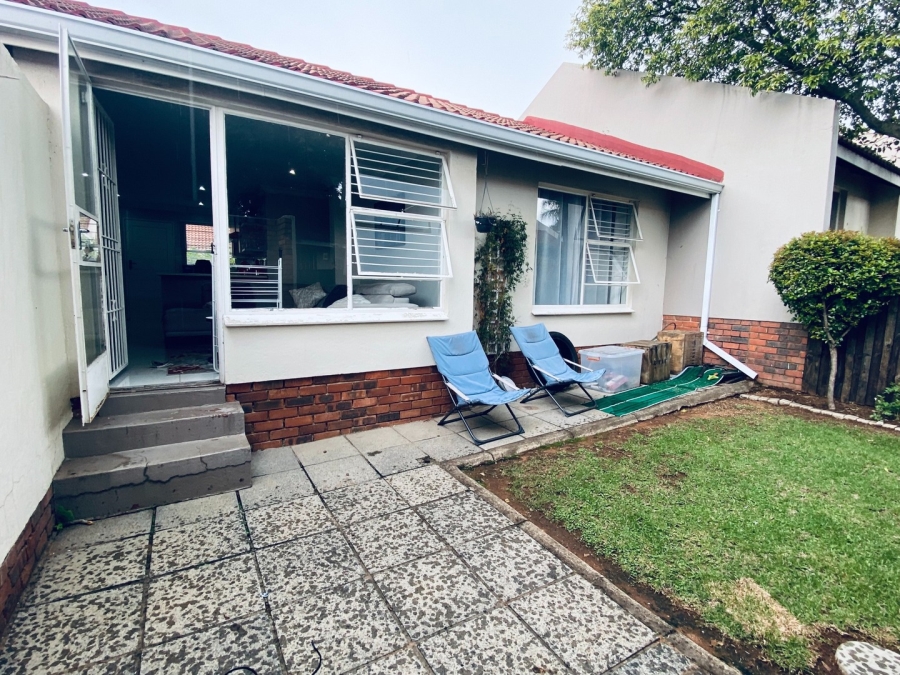 2 Bedroom Property for Sale in Magaliessig Gauteng