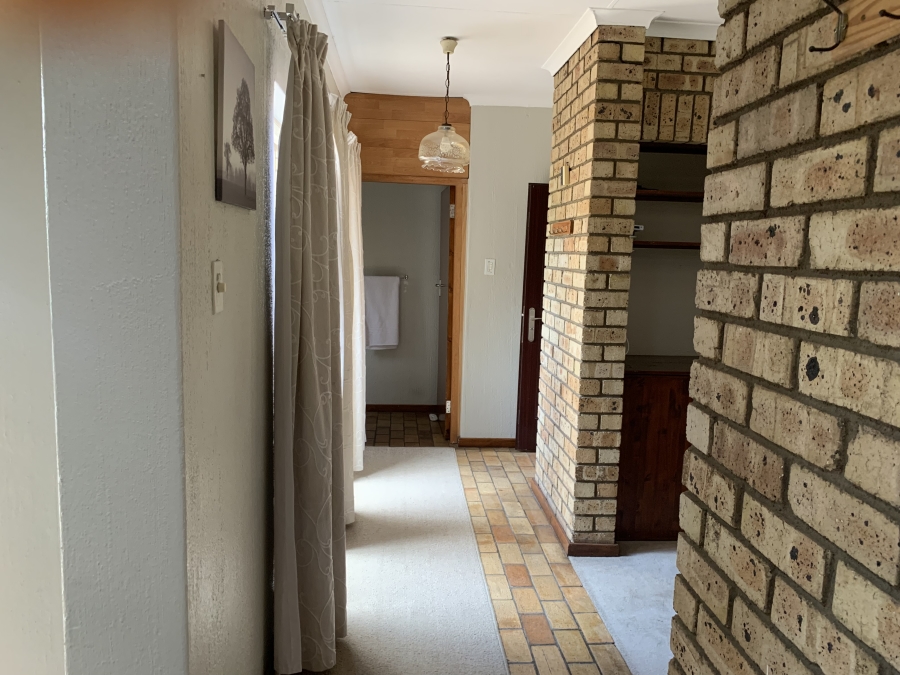 To Let 1 Bedroom Property for Rent in Sandhurst Gauteng