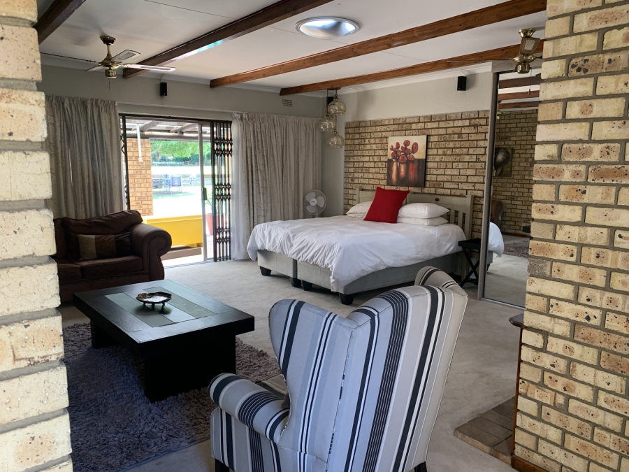 To Let 1 Bedroom Property for Rent in Sandhurst Gauteng