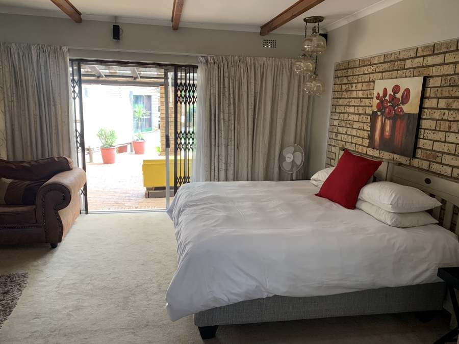 To Let 1 Bedroom Property for Rent in Sandhurst Gauteng