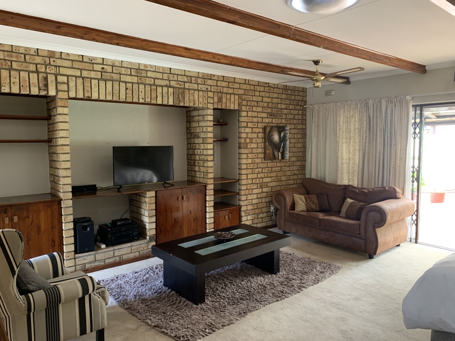 To Let 1 Bedroom Property for Rent in Sandhurst Gauteng