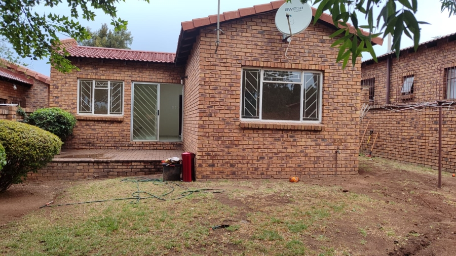 To Let 2 Bedroom Property for Rent in Noordwyk Gauteng