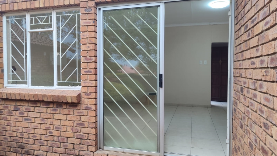 To Let 2 Bedroom Property for Rent in Noordwyk Gauteng