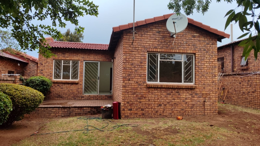 To Let 2 Bedroom Property for Rent in Noordwyk Gauteng