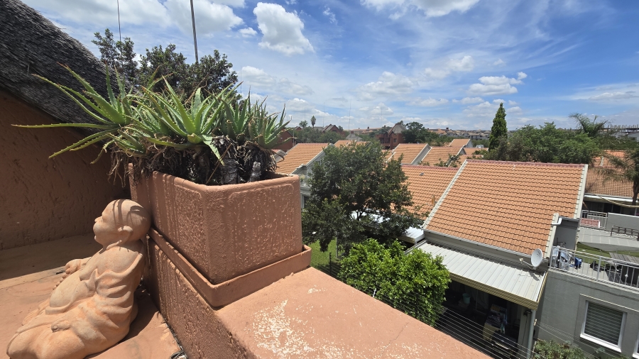 2 Bedroom Property for Sale in Sunninghill Gauteng