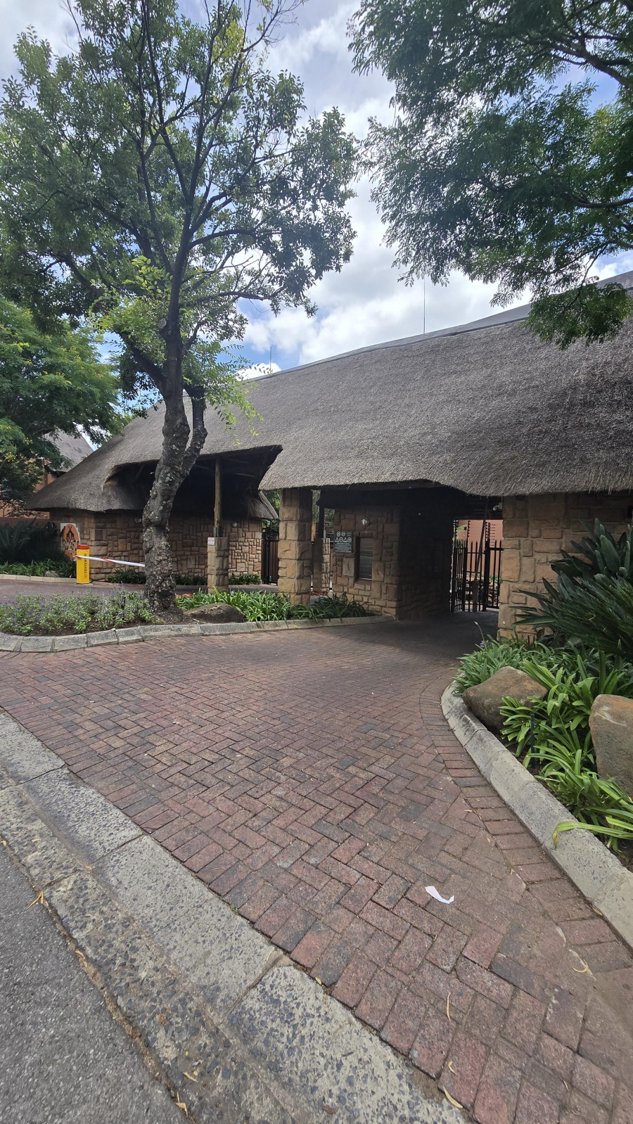 2 Bedroom Property for Sale in Sunninghill Gauteng