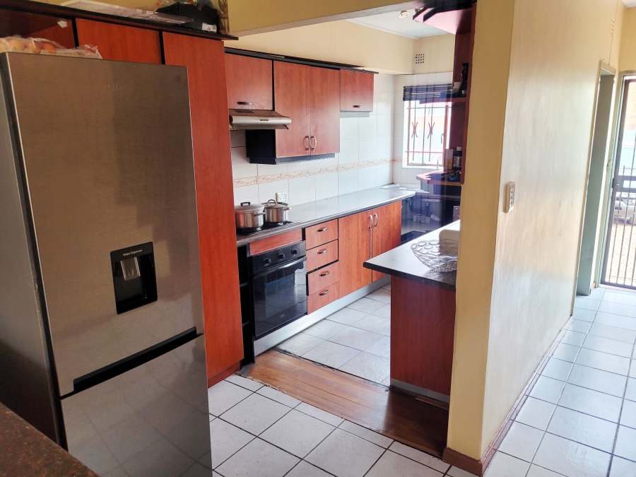 2 Bedroom Property for Sale in Fontainebleau Gauteng