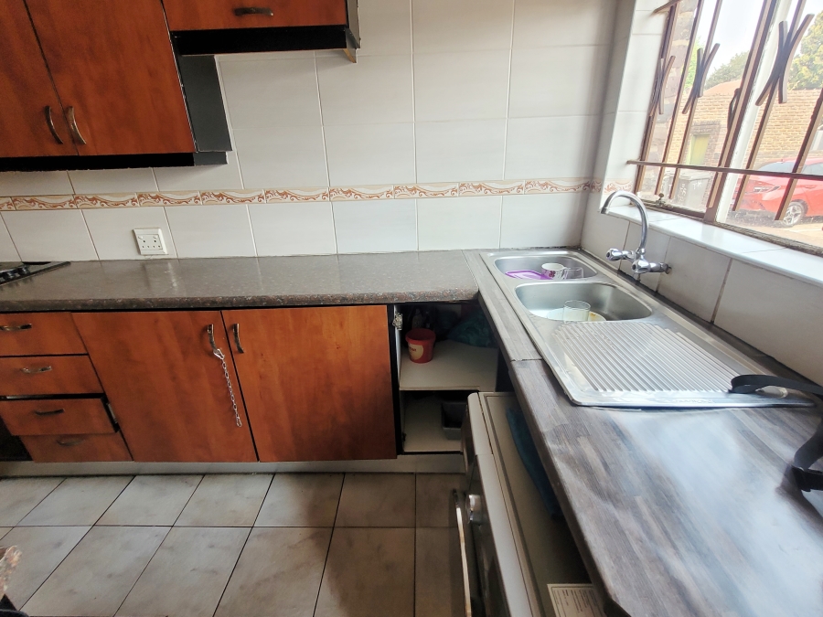 2 Bedroom Property for Sale in Fontainebleau Gauteng