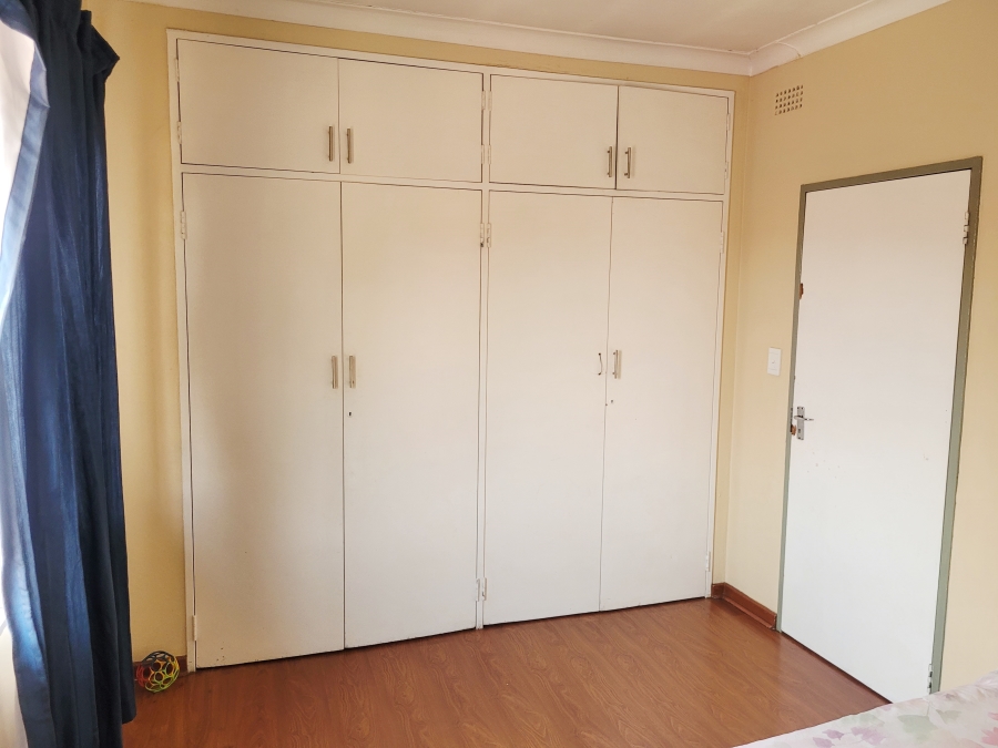 2 Bedroom Property for Sale in Fontainebleau Gauteng