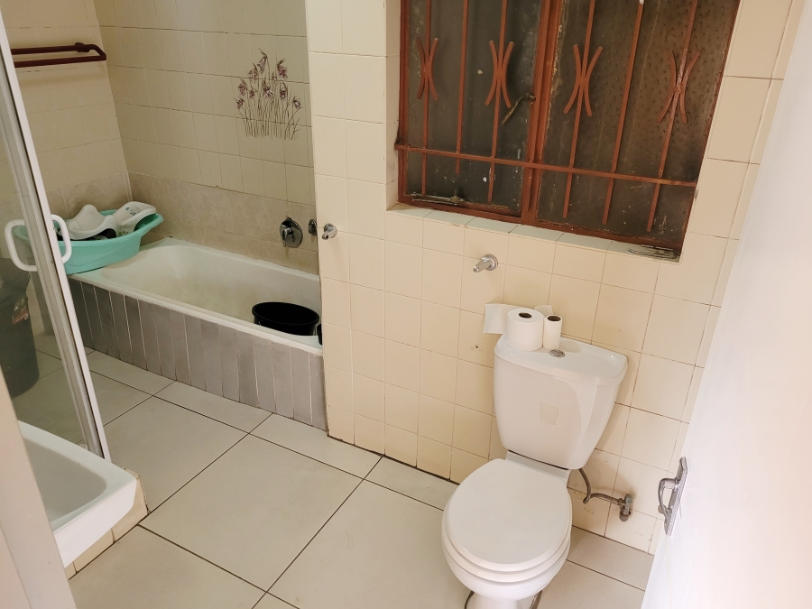 2 Bedroom Property for Sale in Fontainebleau Gauteng