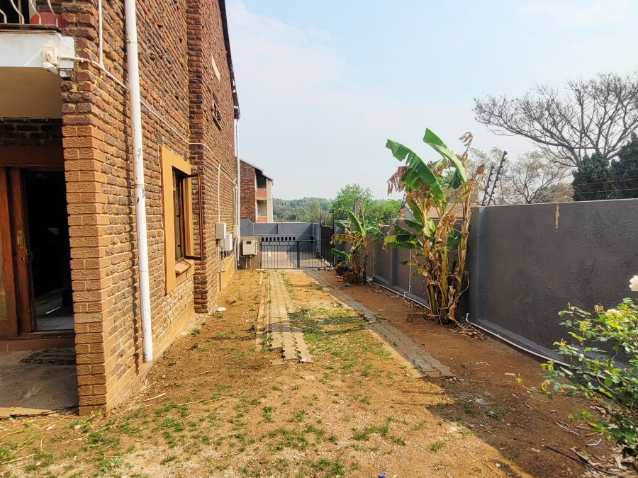 2 Bedroom Property for Sale in Fontainebleau Gauteng