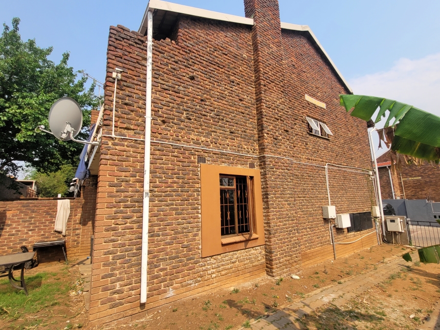 2 Bedroom Property for Sale in Fontainebleau Gauteng