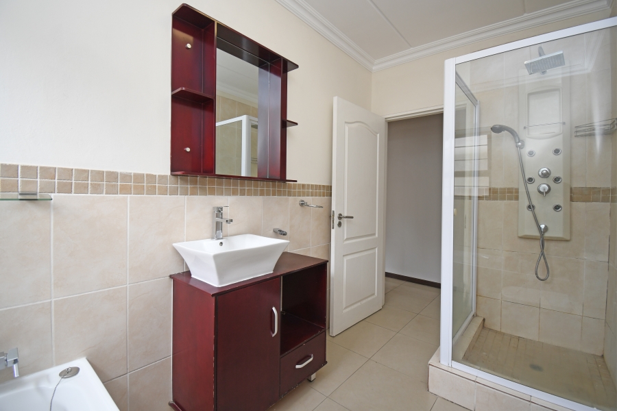 To Let 3 Bedroom Property for Rent in Barbeque Downs Gauteng