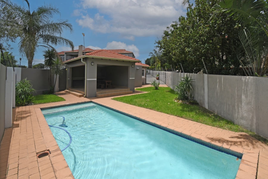 To Let 3 Bedroom Property for Rent in Barbeque Downs Gauteng