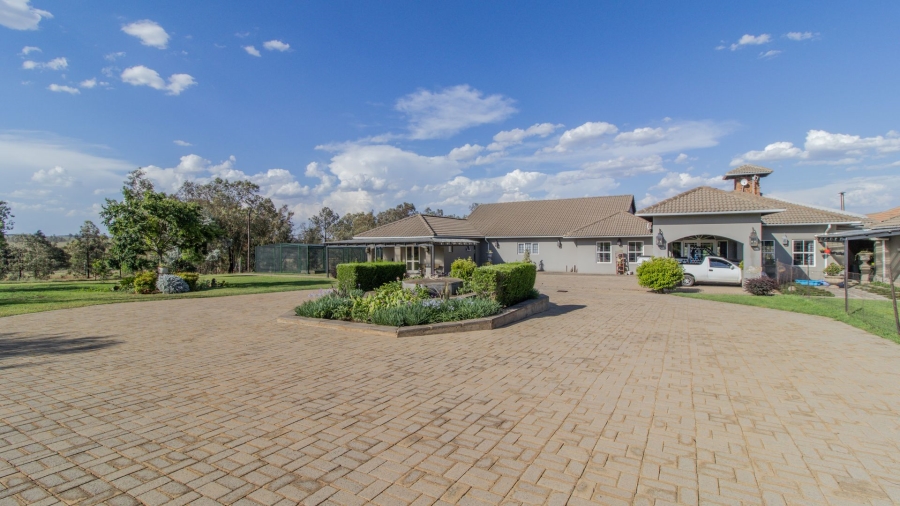 7 Bedroom Property for Sale in Blue Saddle Ranches Gauteng