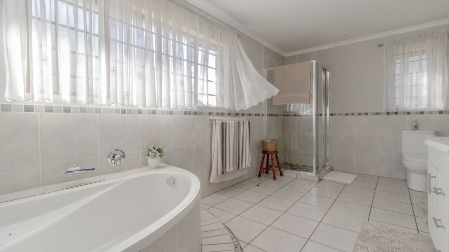 7 Bedroom Property for Sale in Blue Saddle Ranches Gauteng