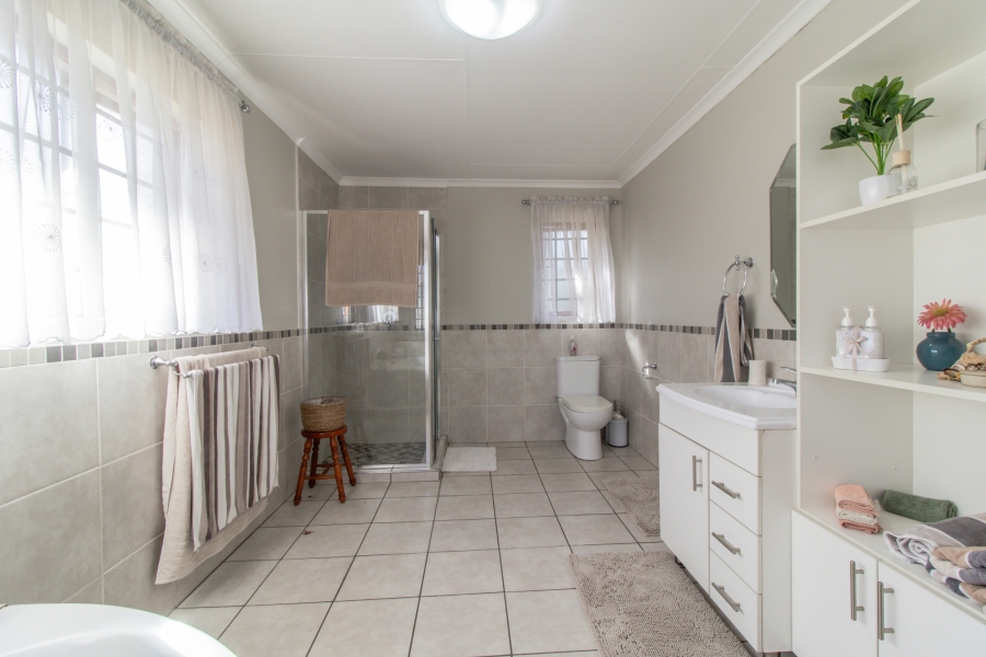 7 Bedroom Property for Sale in Blue Saddle Ranches Gauteng